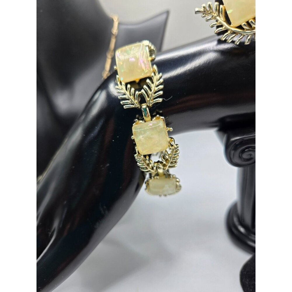 Vintage CORO Demi Parure Pale gold Confetti Thermoset Necklace Bracelet Earring - Picture 13 of 14